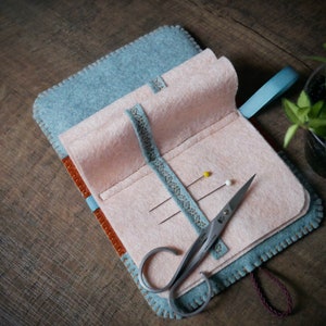 Wool Felt Needle Book Case Organizer Sewing Kit ø Florals ø LoftFullOfGoodies image 2
