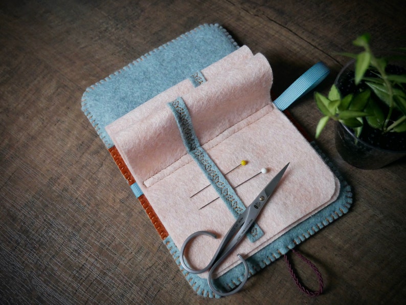 Wool Felt Needle Book Case Organizer Sewing Kit ø Florals ø LoftFullOfGoodies image 2