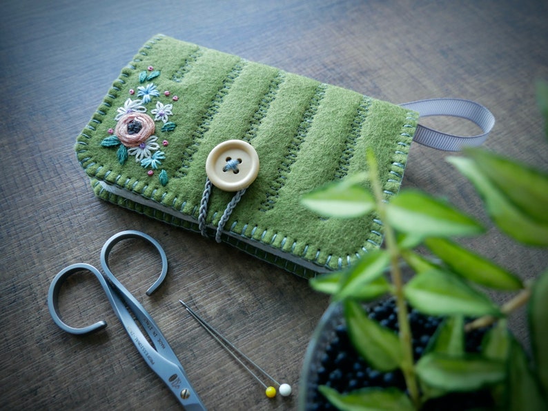 Wool Felt Needle Book Case Organizer Sewing Kit ø Florals ø LoftFullOfGoodies image 2