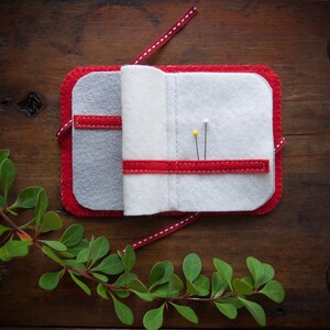 Wool Felt Needle Book Case Organizer Sewing Kit ø Holly & Snow ø LoftFullOfGoodies image 4