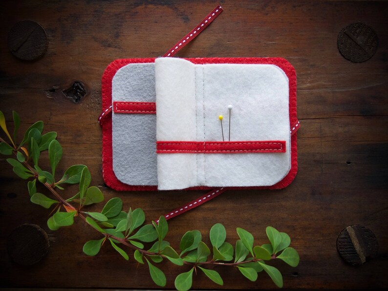 Wool Felt Needle Book Case Organizer Sewing Kit ø Holly & Snow ø LoftFullOfGoodies image 4