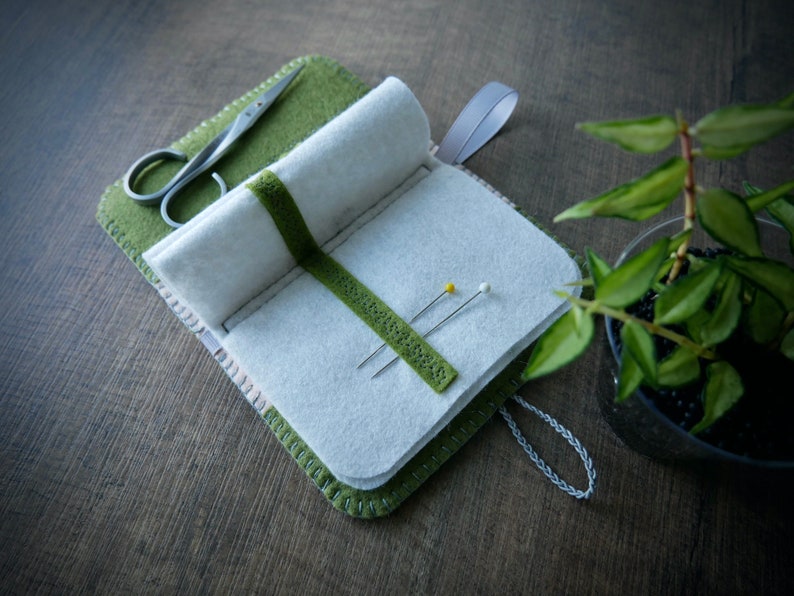 Wool Felt Needle Book Case Organizer Sewing Kit ø Florals ø LoftFullOfGoodies image 3