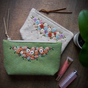 Monedero de fieltro de lana ø Bolsa de maquillaje ø Bordado a mano ø Regalo personalizado ø LoftFullOfGoodies