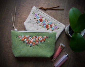 Monedero de bolsa de fieltro de lana ø Bolsa de maquillaje ø Bordado a mano ø Regalo personalizado ø LoftFullOfGoodies