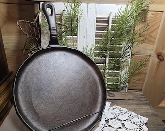 UNMARKED #9 ROUND GRIDDLE