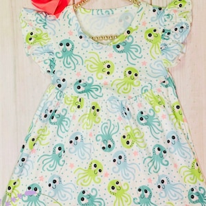 Robe à manches flottantes bleu et vert pieuvre en soie lait, petite fille en bas âge, robe aquarium à pois avec étoiles, vacances à la plage, gribouillis