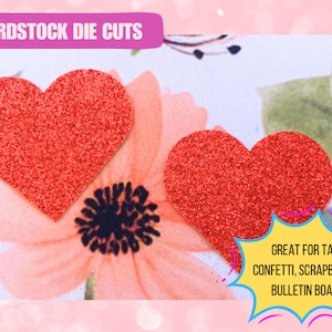 Può includere: Due sagome a forma di cuore in glitter rosso. Perfette per confetti da tavolo, scrapbooking e bacheche.