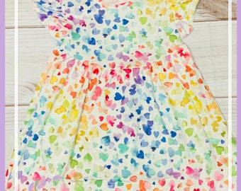 Vestido de manga aleteo de corazones arco iris de seda de leche, corazones ombre para niñas pequeñas, día de San Valentín, corazones de burbujas, amor de acuarela, vestido preescolar