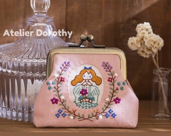 Japanese Embroidery Kit: The Story of Flowers and Me, Metal Clasp Pouch (542114)