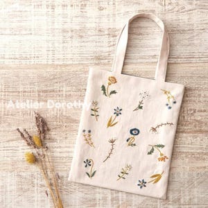 Mini Tote Embroidery Kit : Botanical Flower Garden - LeCien Cosmo, Beige