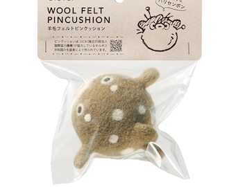 Clover Harisenbon (kogelvis): 100% wolvilt speldenkussen_beige