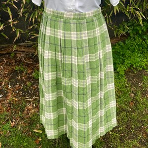 Plus size 1970s chequered skirt, green plus size