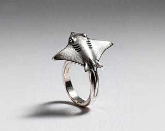 Ocean Glider Ray Handcrafted Sterling Silver Ring – Manta Ray Inspired Animal Jewelry