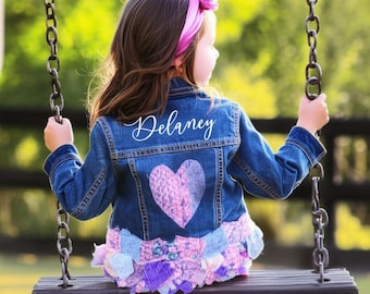 Chaqueta vaquera para niño, abrigo de mezclilla reciclado personalizado: Corazón de patchwork bohemio de primavera, talla 2/3