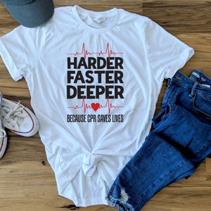 Chemise de RCR, Chemise certifiée RCR, Plus difficile, plus rapide, Plus profond, parce que la RCR sauve des vies, Chemise drôle d'infirmière, Cadeau pour un ambulancier paramédical, Chemise d'ambulancier