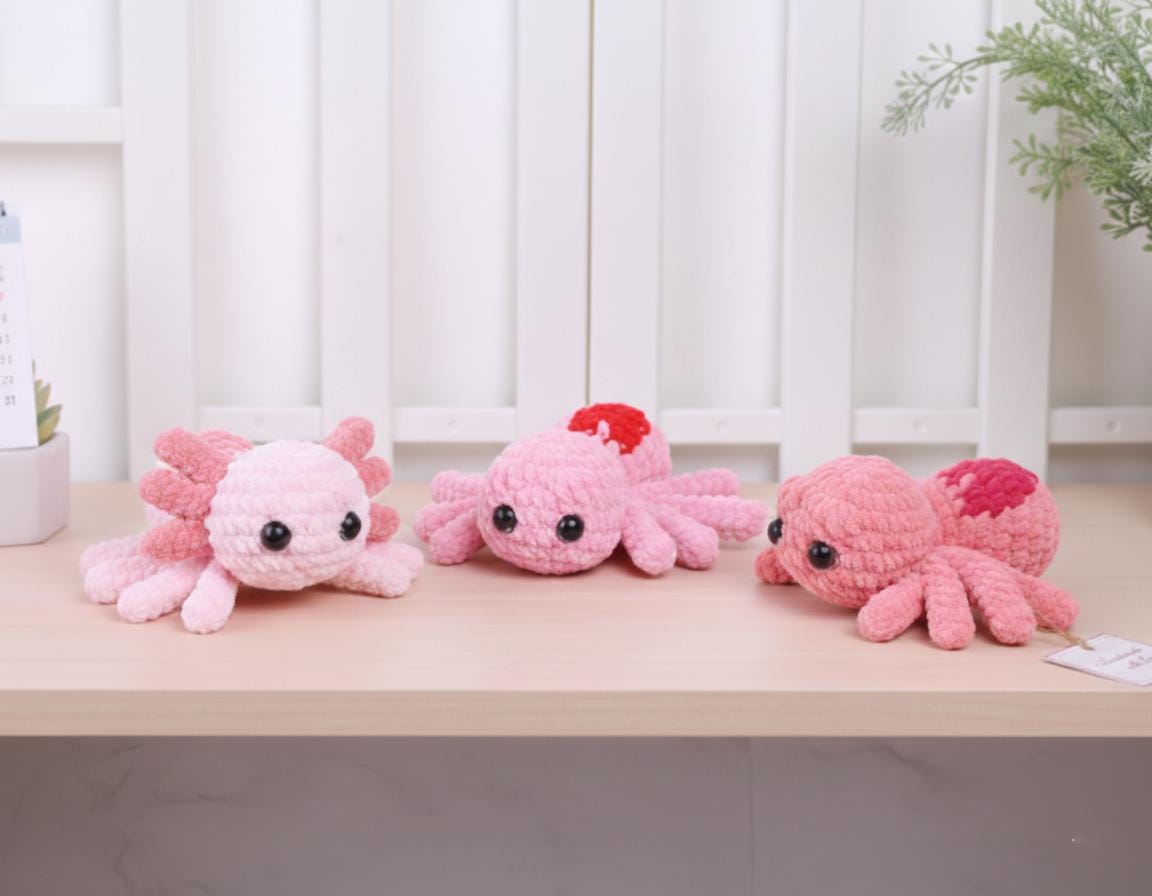 Valentine Spider Crochet Pattern with Heart Detail