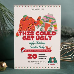 Peut inclure: Une invitation festive pour une soirée "Ugly Christmas Sweater". Le design présente deux pulls illustrés, un rouge et un rose, avec le texte "THIS COULD GET UGLY". Les détails incluent la date, l'heure et le lieu de l'événement, avec un bonnet de Père Noël et un chien.