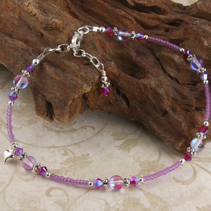 Bracelet de cheville en cristal violet fait main en métal argenté, Bracelet de cheville violet, Bracelet de cheville en métal argenté, Bracelets de cheville personnalisés, Bracelet de cheville en cristal