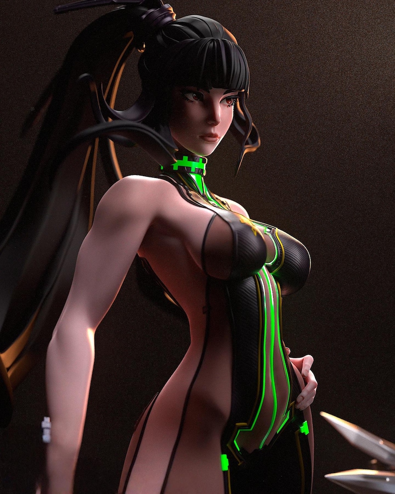 Pode incluir: Uma renderiza&ccedil;&atilde;o de arte digital de uma mulher com cabelo preto e um body preto e verde futurista. A figura tem uma express&atilde;o s&eacute;ria e est&aacute; sobre um fundo escuro. O body tem detalhes em verde n&eacute;on.