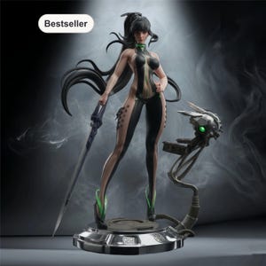 Pode incluir: Estatueta detalhada de uma personagem feminina em body preto e bege com detalhes verdes, segurando uma espada. A figura est&aacute; sobre uma base prateada com um dispositivo futurista. A palavra "Bestseller" est&aacute; em uma caixa branca.