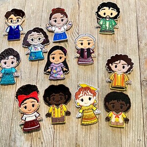 Singing family finger puppet set