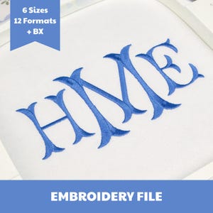 Peut inclure: Un fichier de broderie présentant les lettres bleues HME cousues dans une police serif décorative sur un fond en tissu blanc. Une bannière bleue en haut à gauche affiche le texte 6 Sizes 12 Formats + BX, et le texte en bas indique EMBROIDERY FILE.