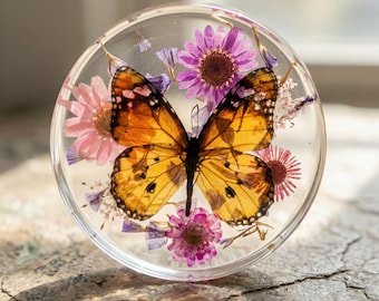 Danaid Butterfly Resin Half Dome, Real Butterfly Specimen with Purple Chrysanthemum, Botanical Resin Art, Elegant Home Decor, Collector Gift