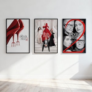 Könnte beinhalten: Ein Set aus drei Keramikbechern mit gesprenkelter, matter Oberfläche. Die Becher sind in Creme-, Hellgrau- und Dunkelgrautönen gehalten. Jeder Becher hat ein schlichtes, minimalistisches Design.