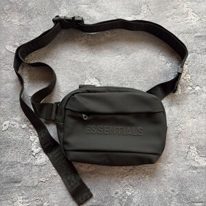 Fear of God Essentials Schwarze Umhängetasche, Crossbody-Hüfttasche, Einheitsgröße, wasserdicht