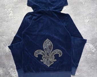 Bluza z kapturem Vintage Juicy Couture w kolorze granatowym z weluru, rozpinana XL, z nadrukiem Fleur De Lis, z kryształkami Y2K, estetyczna