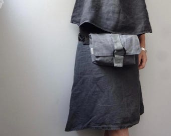 Riñonera de lona encerada gris, tipo cangurera de viaje