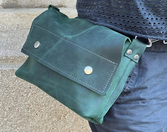 Pochete de couro verde escuro feita à mão, bolsa de quadril minimalista