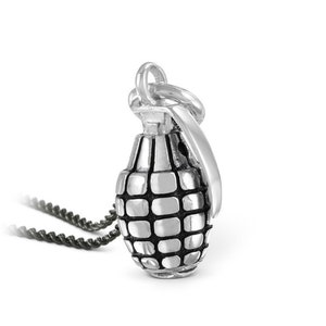 Collar de granadas - Colgante de granadas de mano de plata antigua