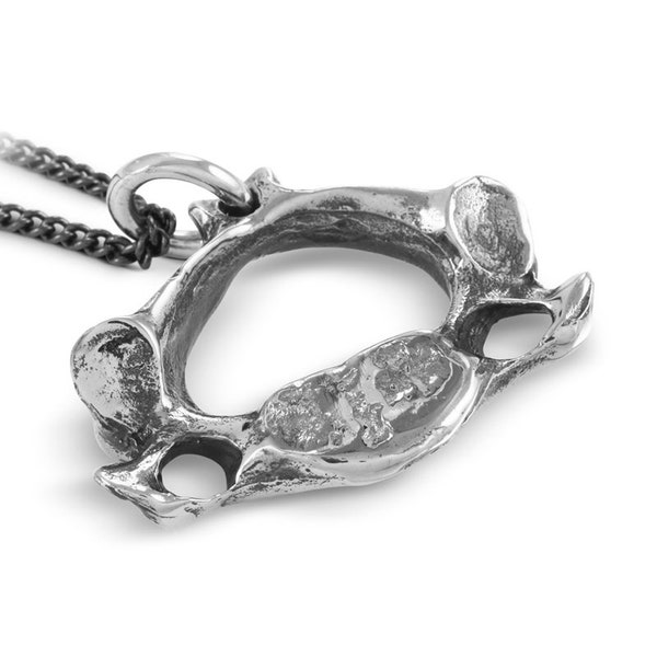 Collana con vertebra - Ciondolo con vertebra cervicale umana in argento antico - Gioielli anatomici