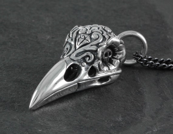 Raven skull pendant discount