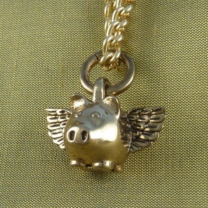 Collana di maiale volante Piccolo ciondolo in bronzo di maiale volante Il maiale fortunato immagine 6