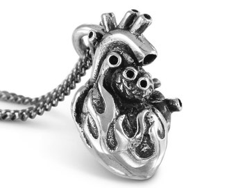 Collier coeur flamboyant - Pendentif coeur anatomique flamboyant en argent antique