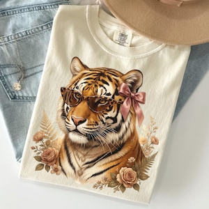 Coquette Tiger png, preppy girly ontwerp, vintage bloemen png, esthetische zomershirtafbeelding, trendy girly png, boetiek png, boetiek png