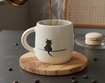 Taza de gato negro hecha a mano: taza de café minimalista de cerámica