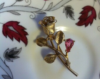 Rose Brooch Avon 1970s Brushed Gold Texture Pin With Pink Teardrop Shaped Rhinestone Rosebud Vintage Collectible October Birthstone Romantic