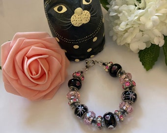 Black and Pink Art Glass Lamp Work Heart Bracelet Vintage Handmade Beads with Designs Cute Fun Valentines Day Friendship Jewelry Gift