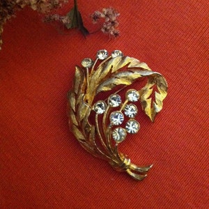 Gold Leaf Brooch Vintage JJ Jonette Detailed Curled Double Leaf Pin With White Rhinestones Winter Spring Brooch Woodland Theme Gift