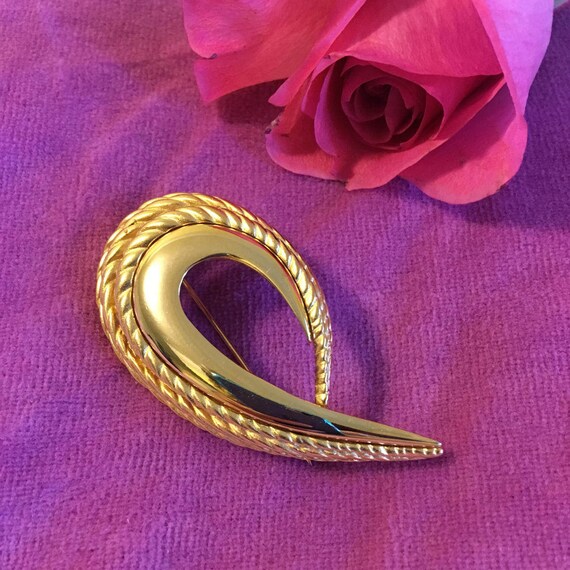 Gold Swirl Brooch Vintage Classic Style Ribbed an… - image 2