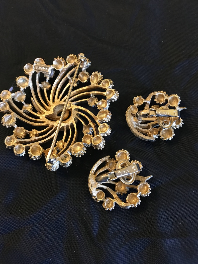 Crown Trifari Floral Swirl Brooch and Earring Set Vintage Gold | Etsy