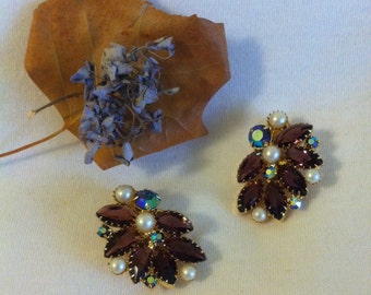 Pendientes de hoja púrpura Vintage púrpura Rhinestone y blanco perla hoja clip en pendientes otoño Navidad joyería regalo de alta moda bosque