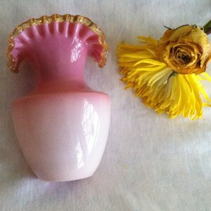 Fenton Pink Ruffled Vase Vintage Pink Ombre Satin Glass Vase With Yellow Edges Rose  Hostess Shower Spring Mothers Day Home Decor Gift