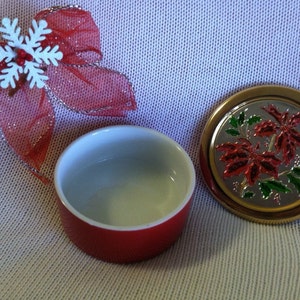 Poinsettia Trinket Dish Vintage Red and Gold Ceramic Lidded Bowl Christmas Chokin Jamestown China Holiday Jewelry Gift Container Home Decor