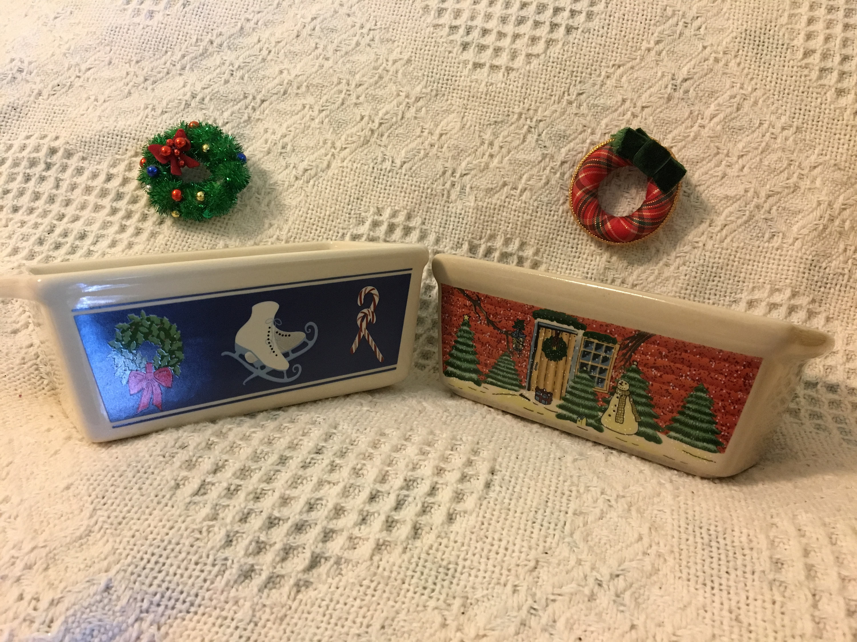 Vintage LTD Commodities White Ceramic Mini Loaf Baking Pan in Christmas  Theme. Set of 2 Mini Loaf Pans -  Finland