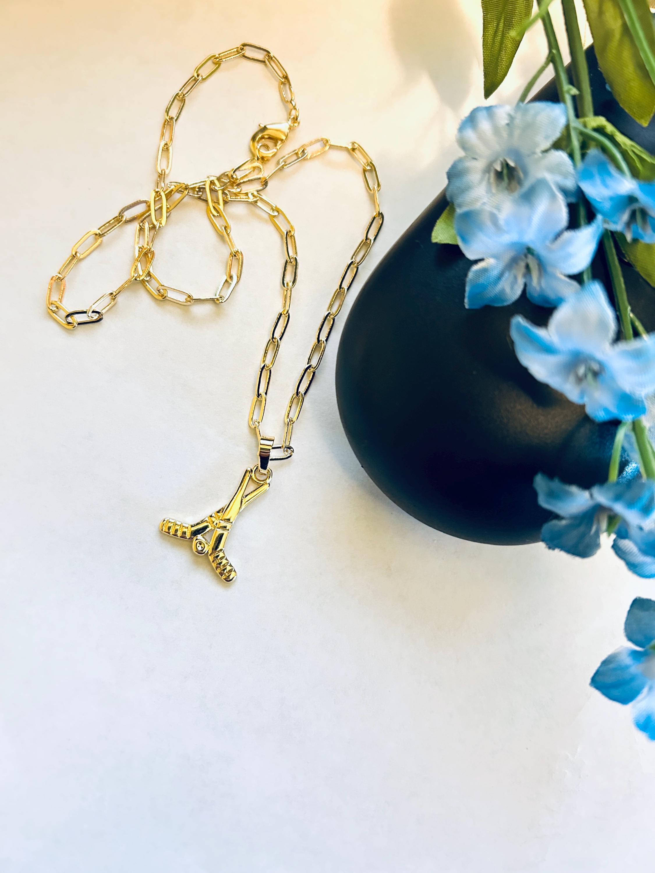 Hockeyschläger und Ball Anhänger Halskette 14K bis 18K Gold gefüllt mit Büroklammer Kette Sport Schmuck
