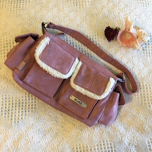 Rose Handbag Vintage Mudd Designer Bag With 4 Outer Flap Velcro Pockets and 2 Inner Pockets Pink and White Faux Suede Top Handle Purse